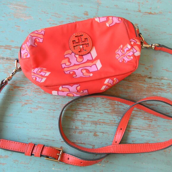 TORY BURCH NYLON SMALL LOGO CROSSBODY CAMERA BAG ORANGE/PINK - Picture 1 of 10